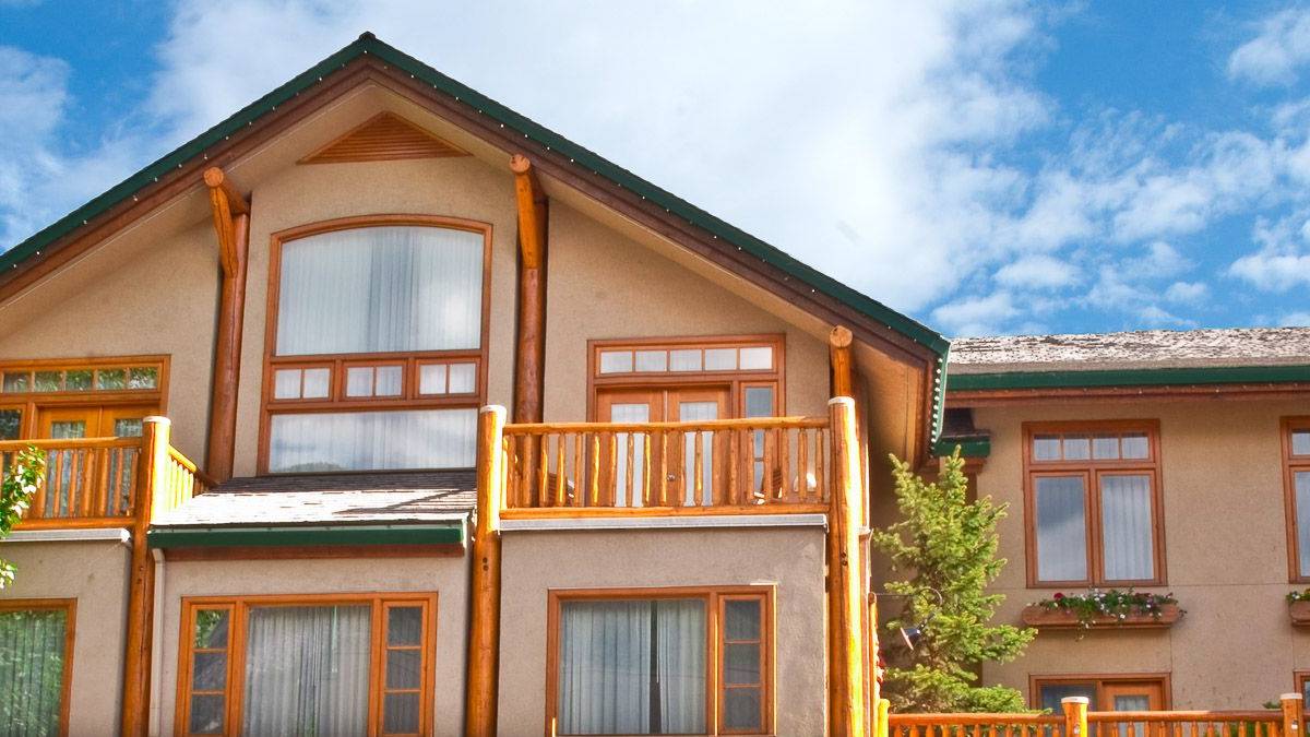 Brewster Mountain Lodge |  Brewster Mountain Lodge / Chamleon