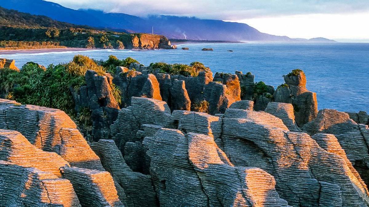Die Pankake Rocks in Punakaiki |  Dirk Bleyer / Chamleon