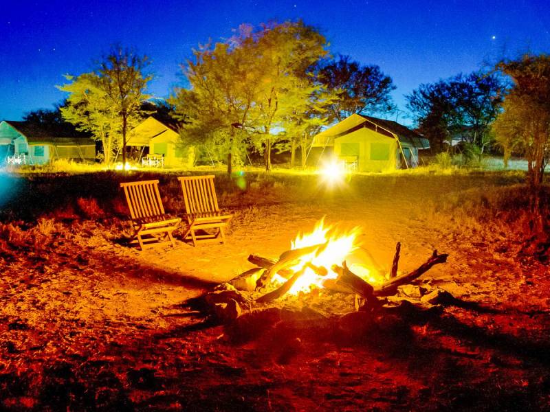 Lagerfeuer im Serengeti Wildcamp |  Chris Werner, Serengeti Wildcamp / Chamleon