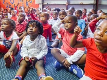 Aufmerksame Kindergruppe |  Ingo Lies / Chamleon