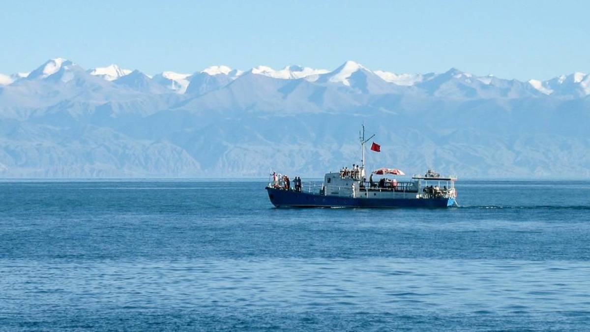 Bootsfahrt auf dem Yssykkl-See |  Novi Nomad Tours / Chamleon