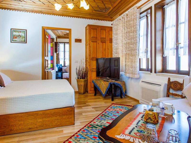 Hotel Kodra |  Ajon Fusha, Hotel Kodra / Chamleon