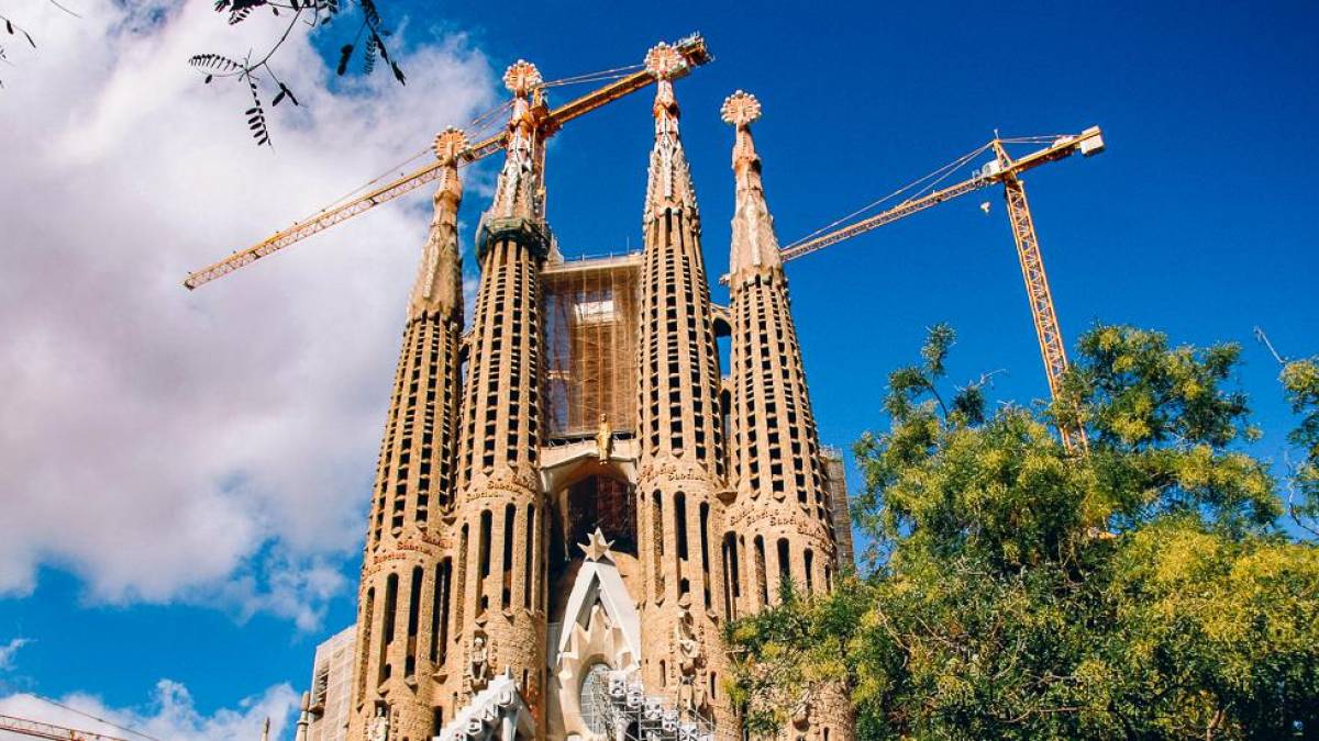 Ewige Baustelle der Sagrada Familia |  iam_os, Unsplash / Chamleon