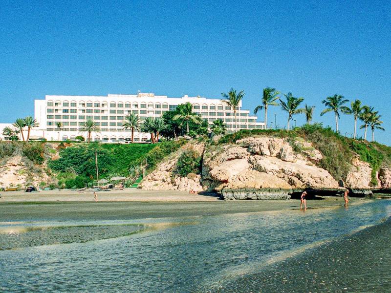 Crowne Plaza Muscat |  Crowne Plaza Muscat / Chamleon