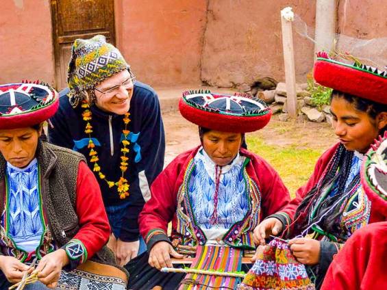 Weben und Stricken im Andendorf |  Inkaland Tours / Chamleon