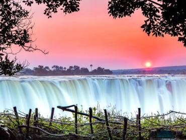 Sonnenaufgang ber den Victoriafllen