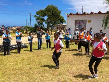 Freiluftsession der Plett Field Band |  Info Lies / Chamleon