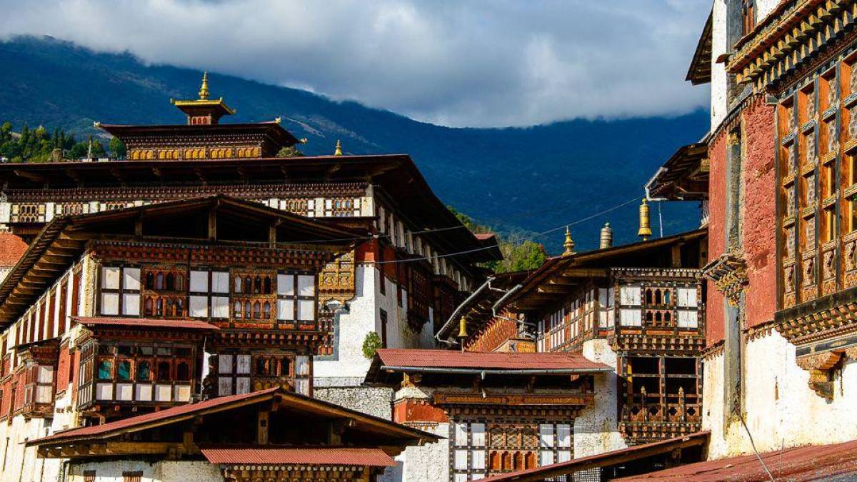 Klosterfestung Trongsa-Dzong hoch ber der Stadt |  Kai-Uwe Kuechler / Chamleon