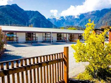 Lake Matheson Hotel |  Lake Matheson Hotel / Chamleon