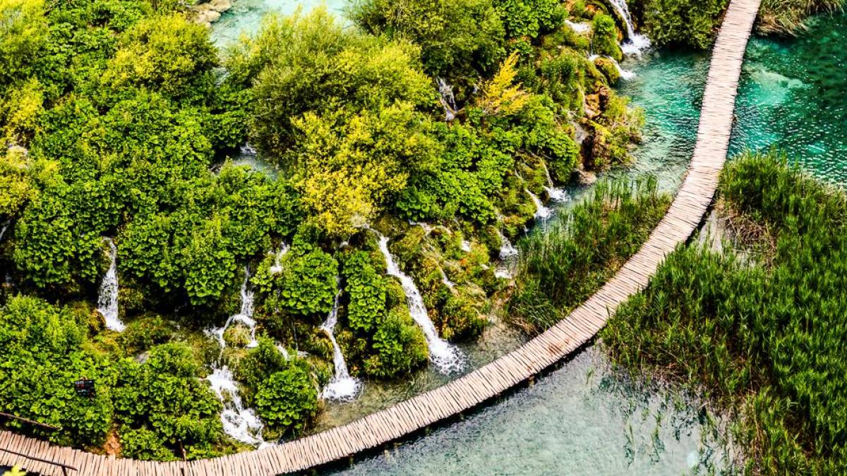 Holzsteg durch die Plitvicer Seen |  Dongchan Park, Pixabay / Chamleon