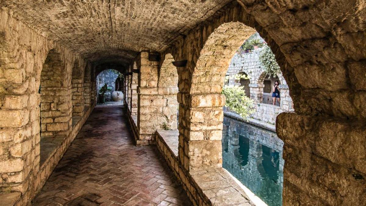 Festungsanlagen in Stari Grad auf der Insel Hvar |  Robby McCullough, Unsplash / Chamleon