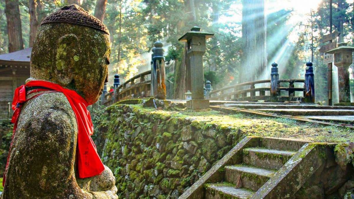 Okunoin Friedhof am Mount Koya |  Neale Cousland, iStockphoto.com / Chamleon