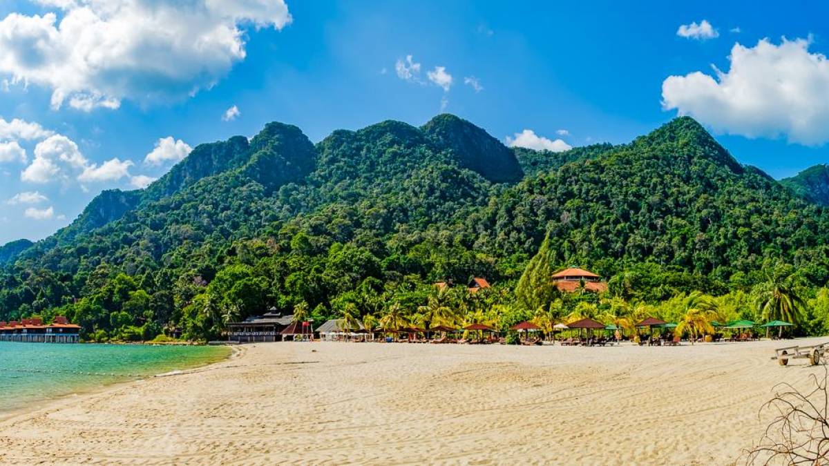 Exotischer Strand auf Langkawi |  sonatali, iStockphoto.com / Chamleon