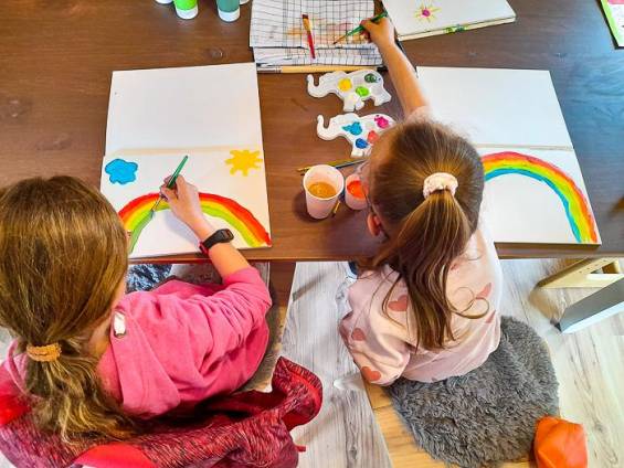 Maltherapie fr traumatisierte Kinder |  Fortuna hilft e.V. / Chamleon