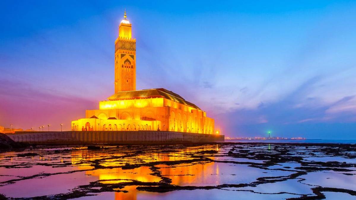 Hassan-II.-Moschee bei Nacht |  Rattham, iStockphoto.com / Chamleon