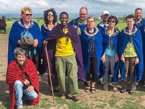 Meshack (4.v.l.) mit Reisegruppe |  Chamleon