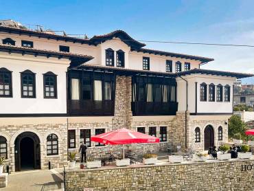 Hotel Onufri |  Hotel Onufri / Chamleon