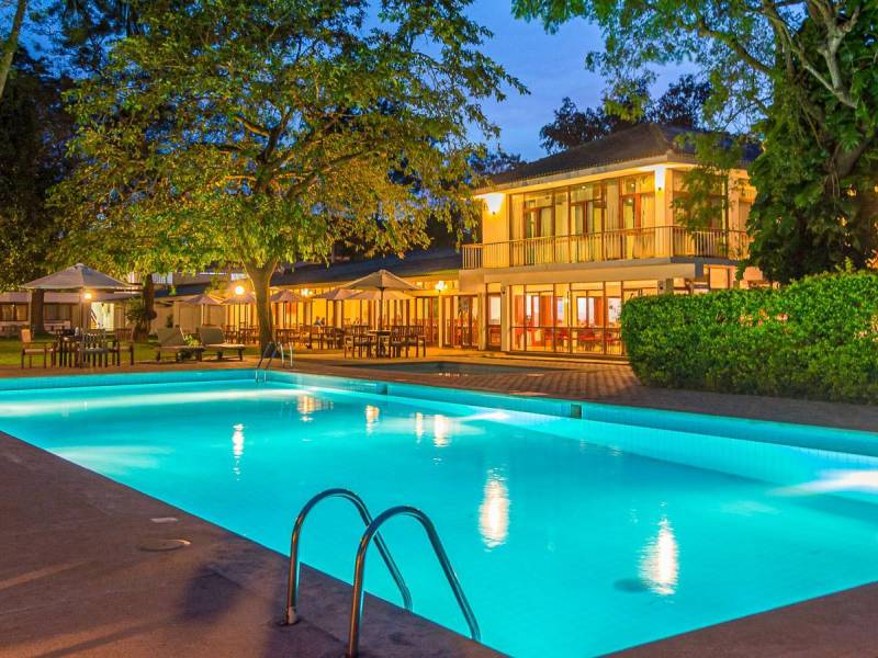 Lakeside Hotel |  Ratnabooshen Navaratnam, Lakeside / Chamleon