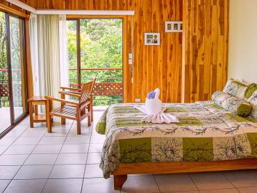 Ficus Lodge |  Eduardo Loria, Ficus Sunset Suites / Chamleon