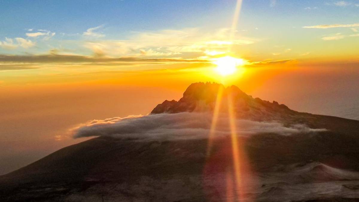 Sonnenaufgang ber dem Kilimanjaro |  Lisa Peters Esvelt, Pixabay / Chamleon