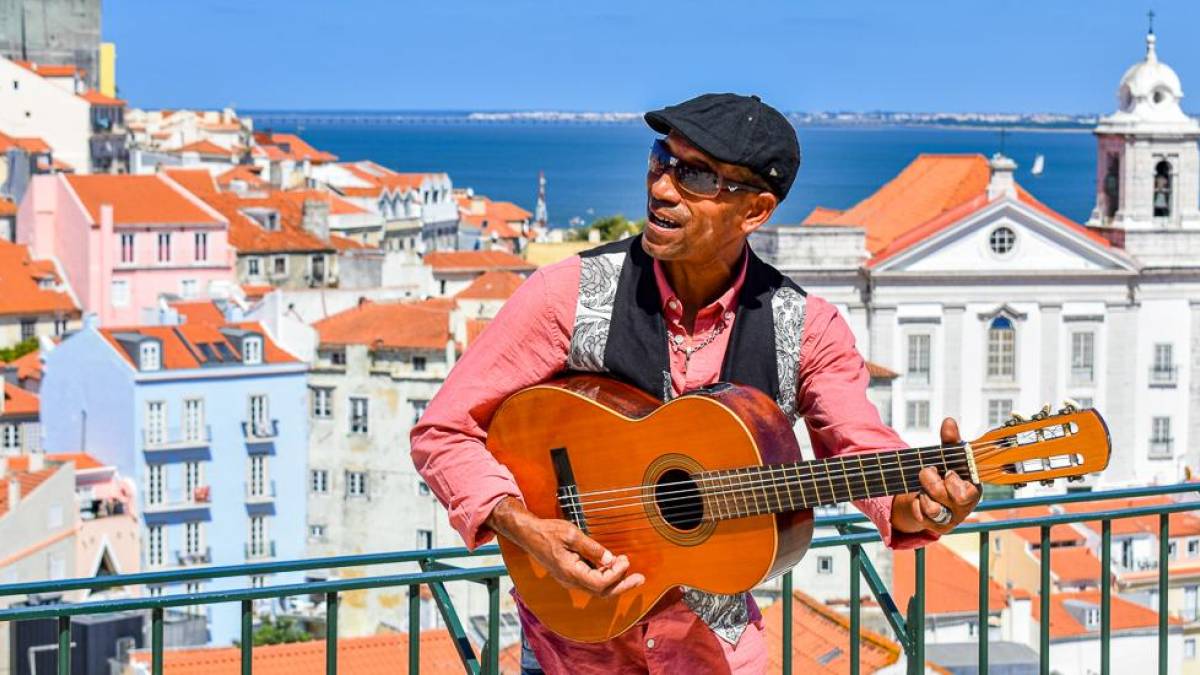 Fadomusik ber den Dchern von Lissabon |  Adam Hill, Pixabay / Chamleon