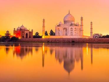 Spiegelung des Taj Mahal zum Sonnenuntergang
