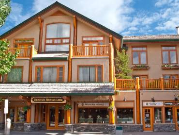 Brewster Mountain Lodge |  Brewster Mountain Lodge / Chamleon