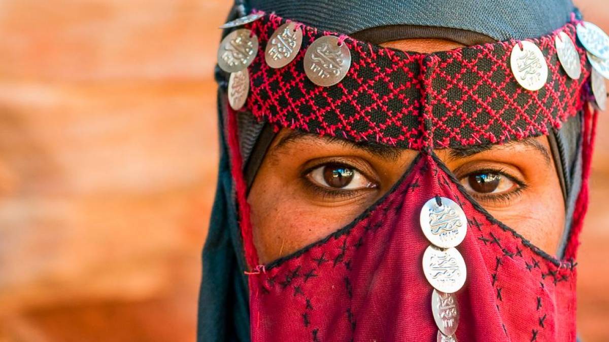 Verschleierte Beduinenfrau |  Joel Carillet, iStockphoto / Chamleon