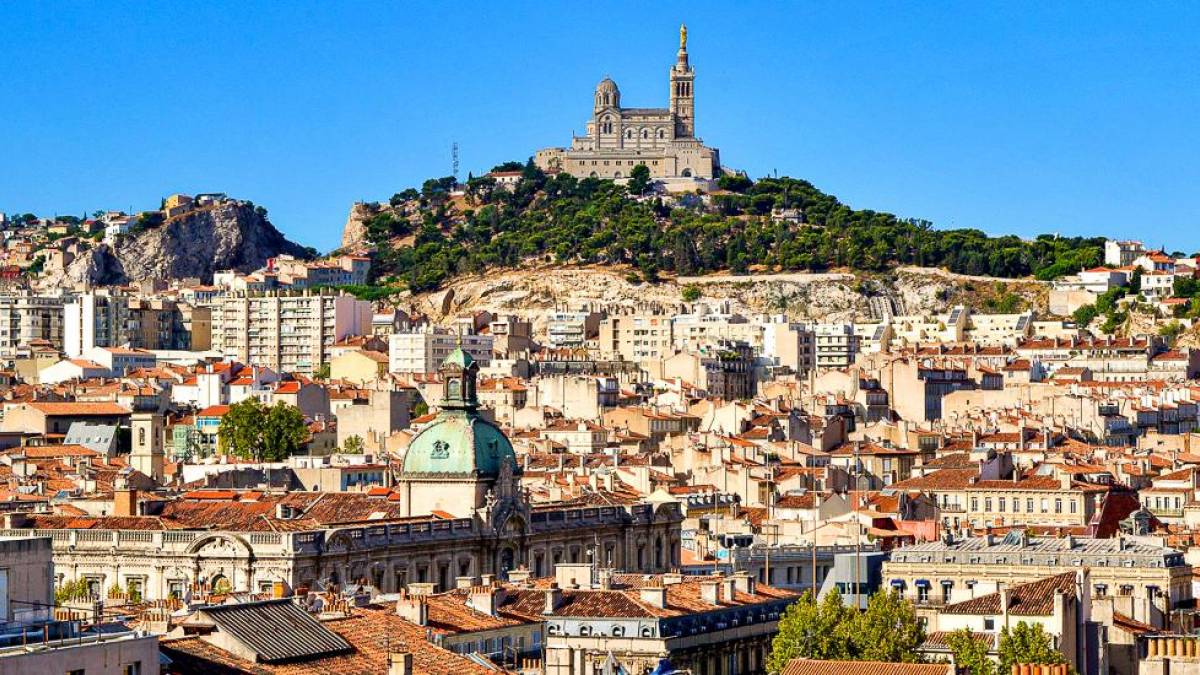 Notre-Dame de la Garde thront ber Marceille |  Julian Hacker, Pixabay / Chamleon