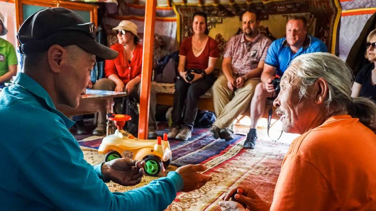 Begegnung in der Jurte |  Anne Davids / Chamleon