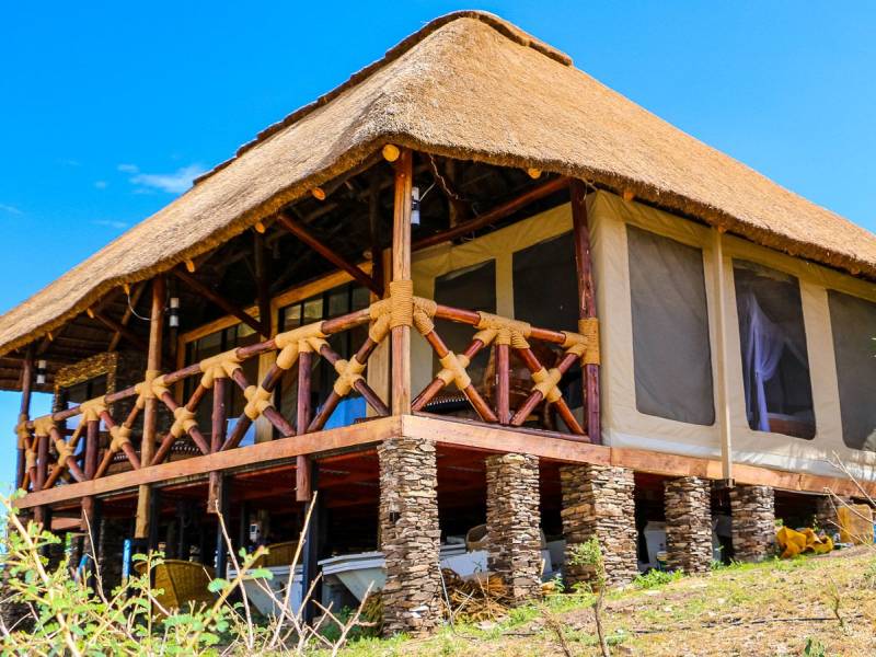 Serengeti Safari Lodge |  Zara Tours / Chamleon