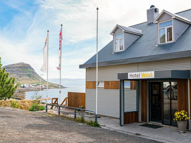 Hotel West |  Hotel West / Chamleon