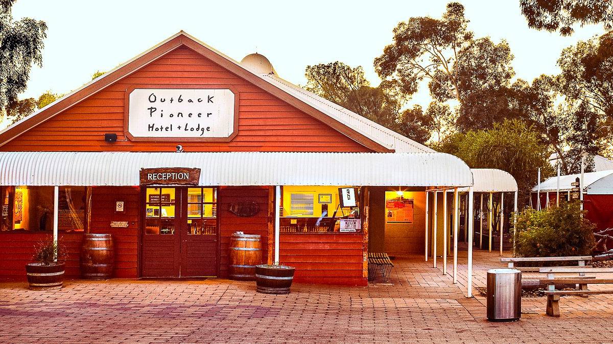 Outback Pioneer Hotel |  Outback Pioneer Hotel / Chamleon