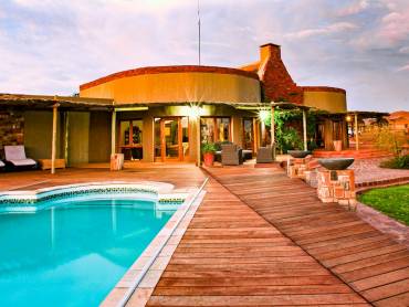 We Kebi Safari Lodge |  We Kebi Safari Lodge / Chamleon