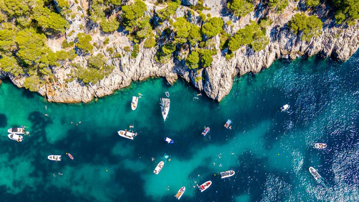 Ausflugsboote in der Calanque |  ISHM, Unsplash / Chamleon