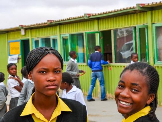 Gleiche Bildungschance fr Mdchen |  Peter Pack, Pack Safari / Chamleon