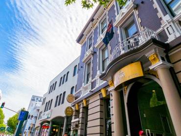 Auckland City Hotel |  Auckland City Hotel / Chamleon