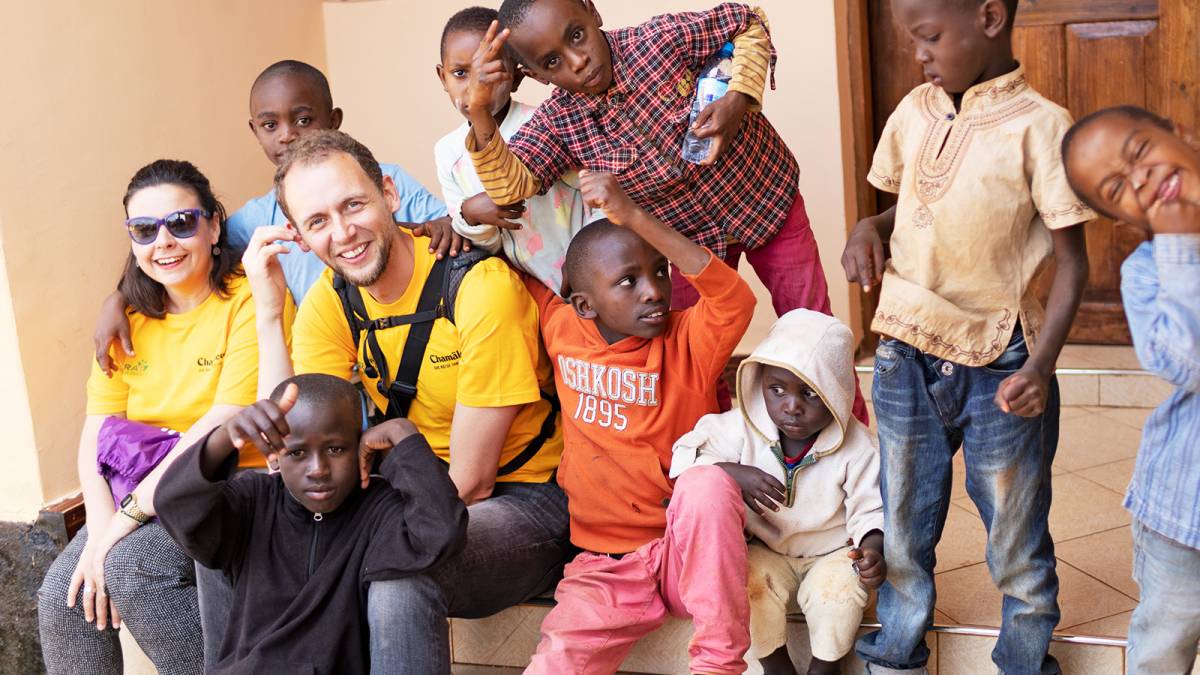 Stephan und die Mwema-Kinder |  Stephan Auner / Chamleon