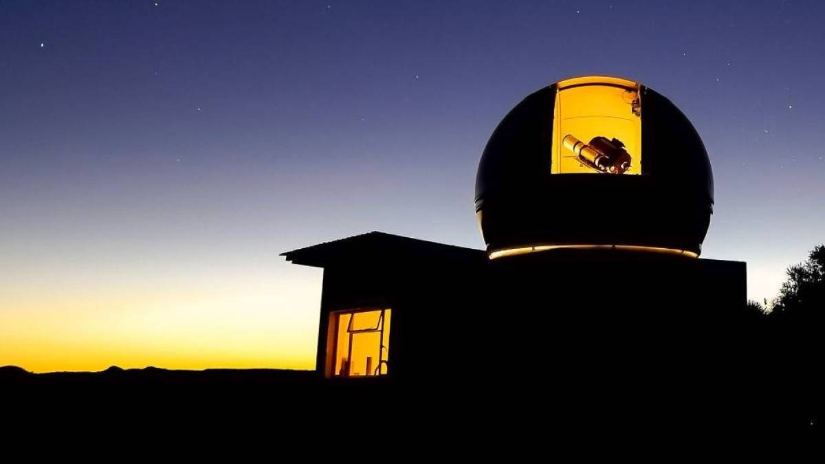 Die Sternwarte in Onjala bei Nacht |  Franz Hofmann, Astrotech / Chamleon