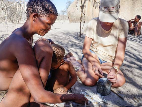 Frauen Handarbeit mit Gast |  Pack Safari