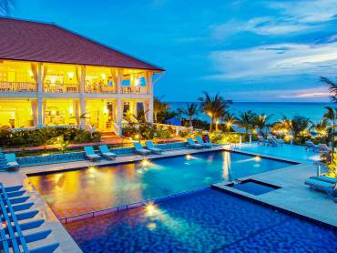 La Veranda Resort, der Pool im Abendlicht |  La Veranda Resort / Chamleon