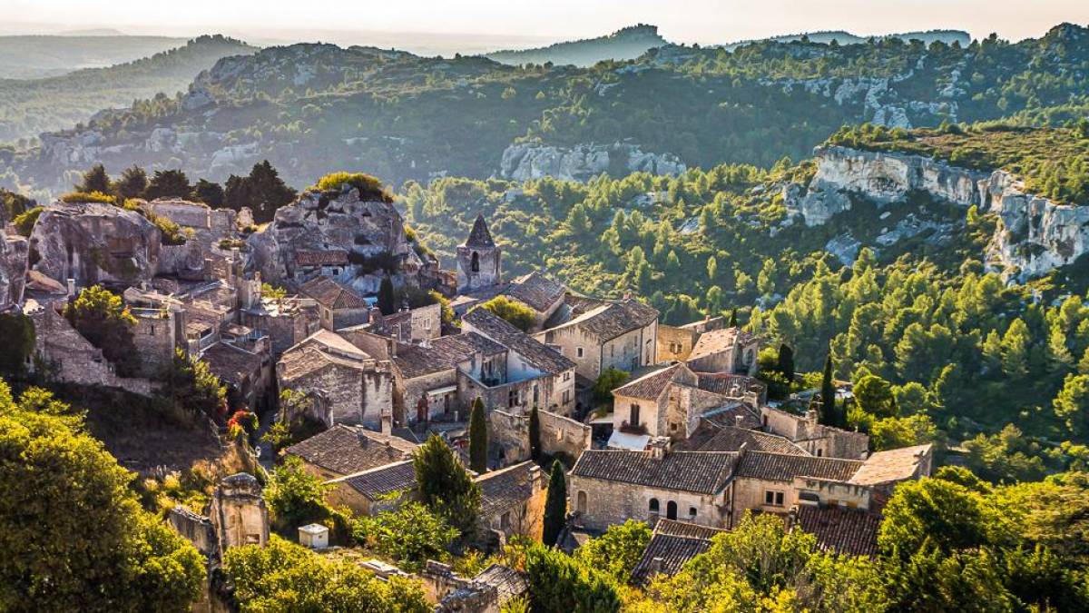 Blick auf Les-Baux-de-Provence |  Jaakko Kemppainen, Unsplash / Chamleon