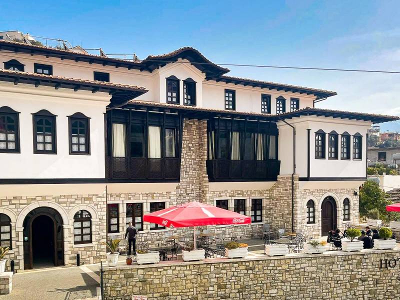 Hotel Onufri |  Hotel Onufri / Chamleon