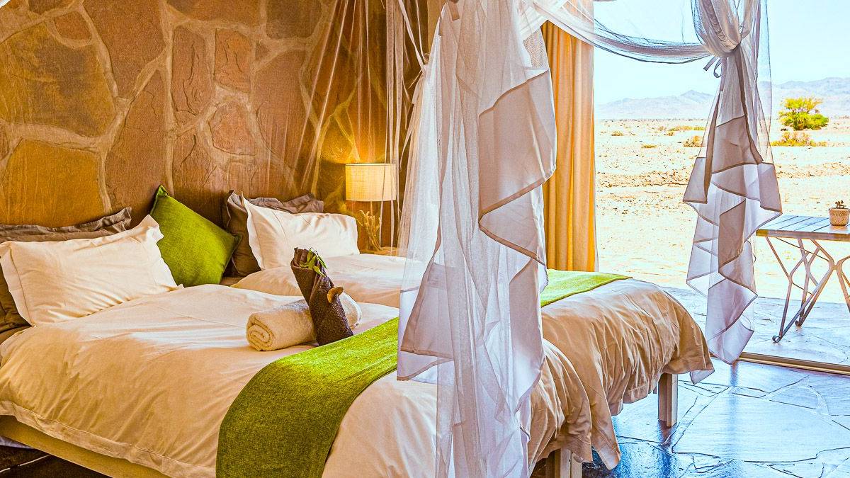 Elegant Desert Lodge |  Markus Oblnder, Elegant Desert Lodge / Chamleon