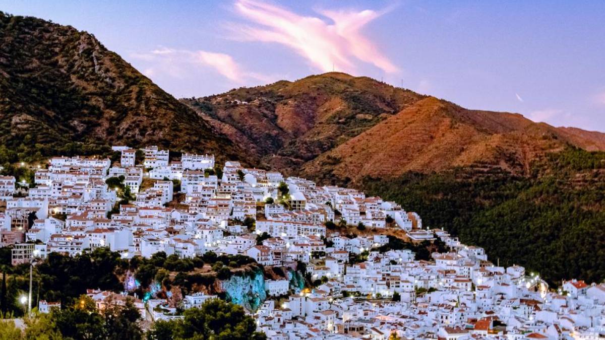 Weie Drfer in der Sierra de las Nieves |  Ramon Albiol, Unsplash / Chamleon