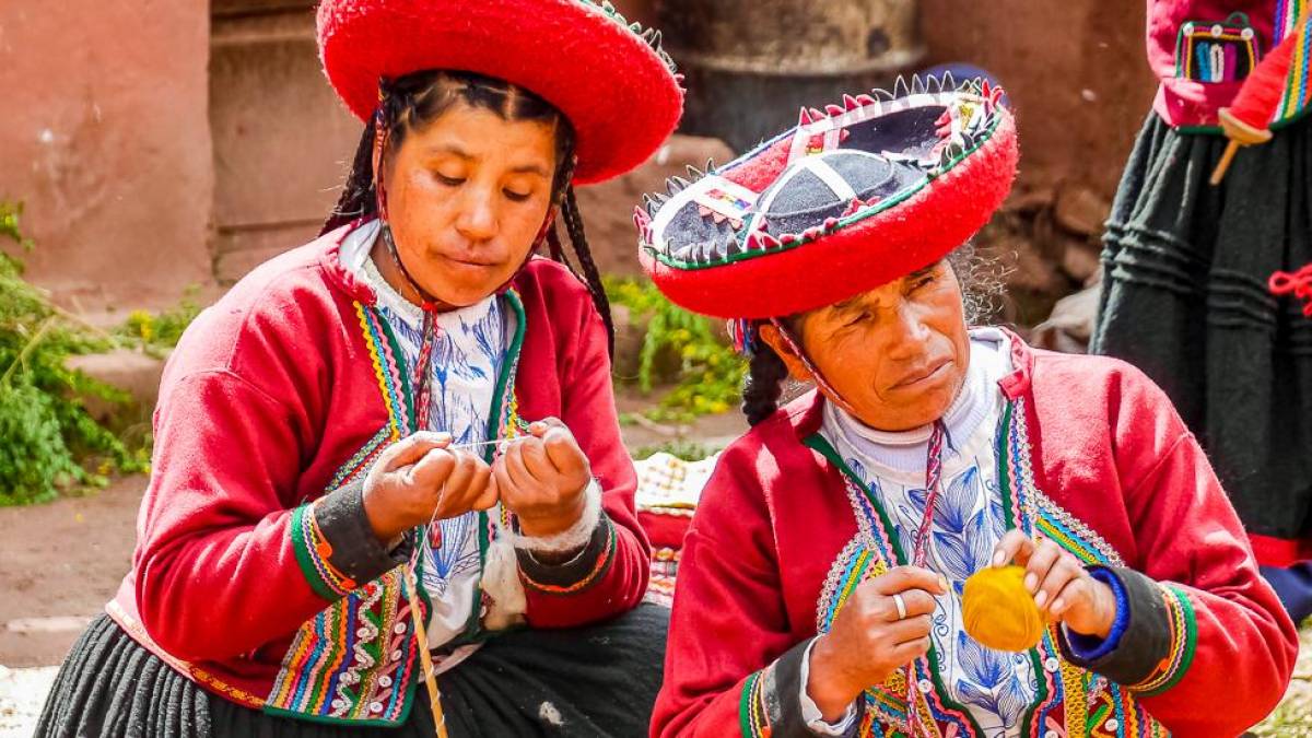 Andenfrauen zeigen alte Handwerkstechniken |  Nina Bker / Chamleon