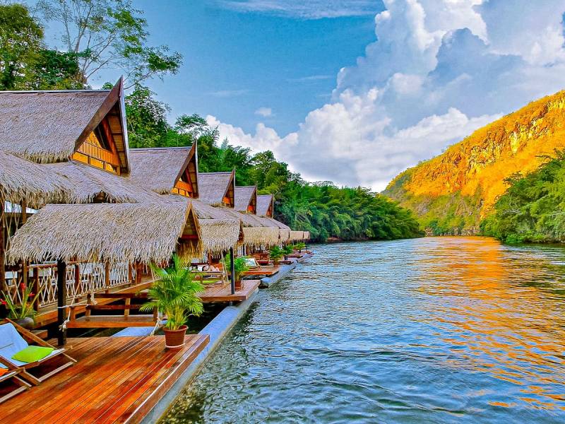 The Floathouse River Kwai in Kanchanaburi |  The Float House River Kwai / Chamleon