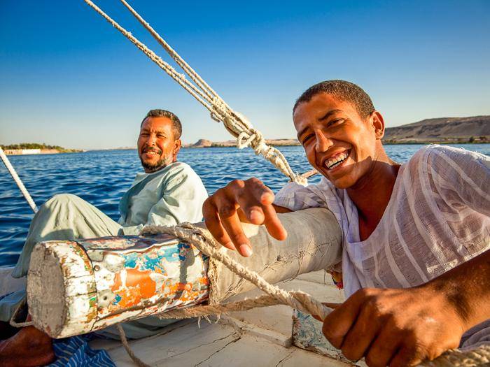 Segler auf einer arabischen Felucca in Assuan |  Ugurhan Betin, iStockphoto.com / Chamleon