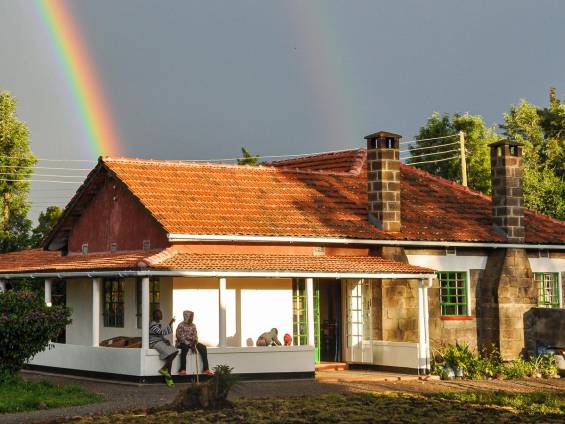 Malaika Haus mit Regenbogen |  Malaika / Chamleon